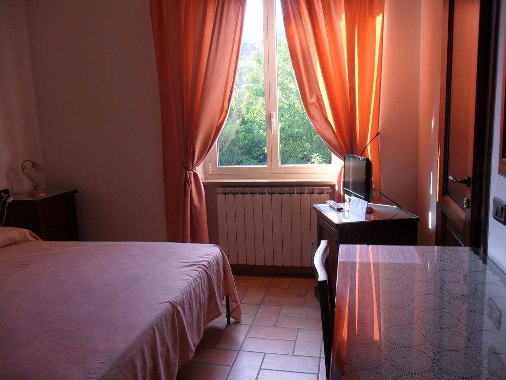 トーディ Agriturismo Poponiヴィラ 部屋 写真