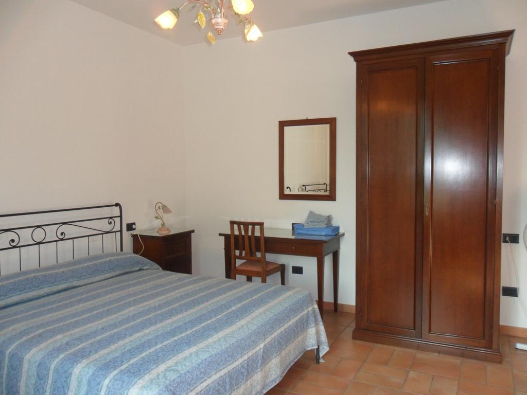トーディ Agriturismo Poponiヴィラ 部屋 写真