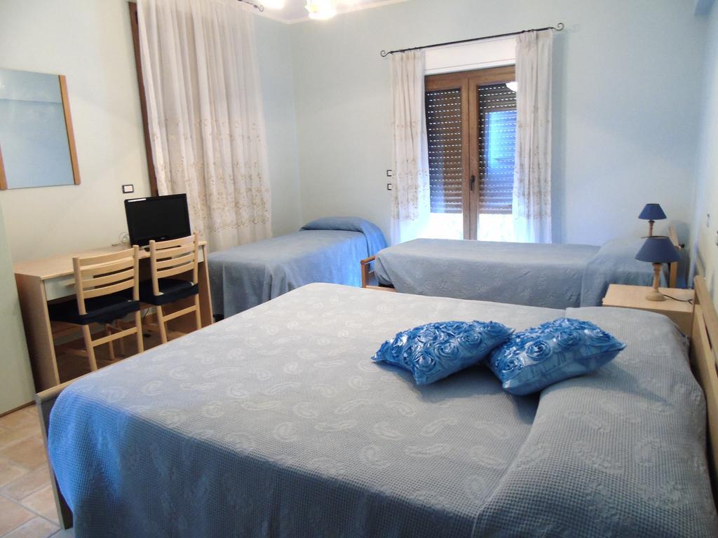 トーディ Agriturismo Poponiヴィラ 部屋 写真